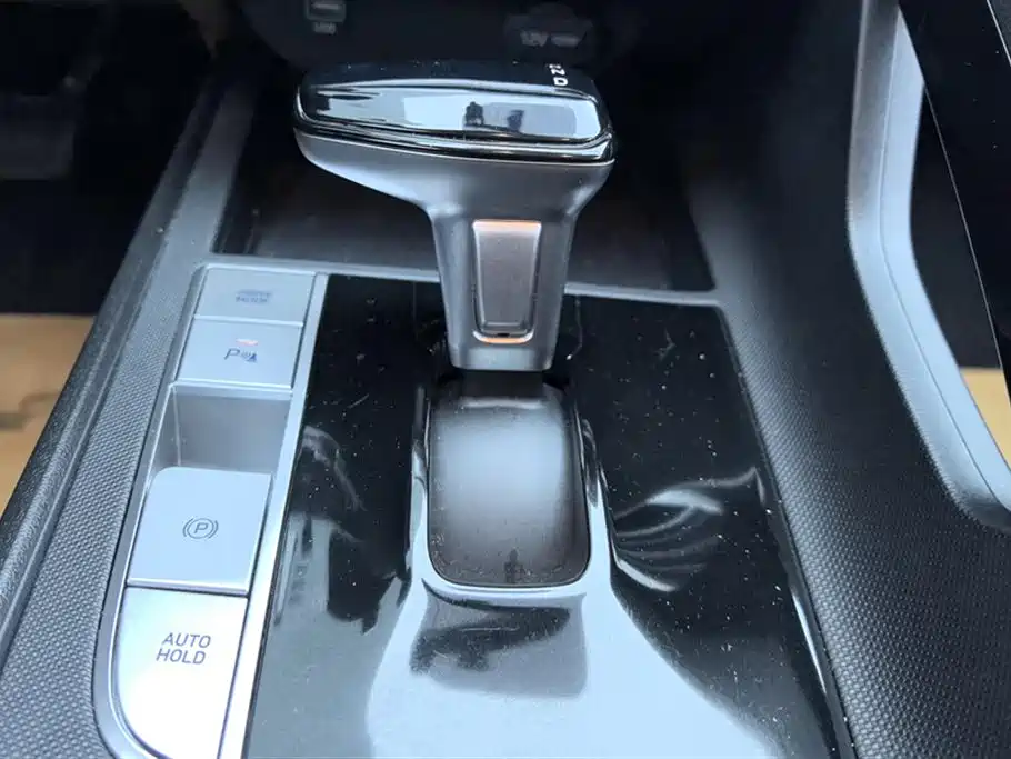 Hyundai Elantra 2021 1.5L CVT GLX Elite Edition фото 16