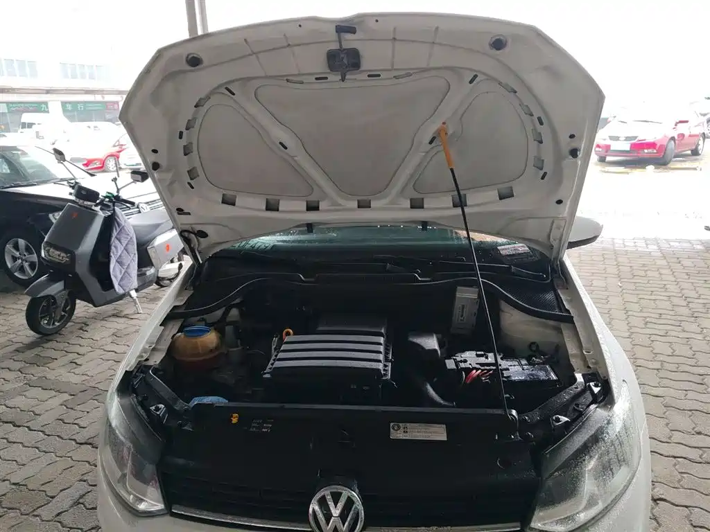 Volkswagen Polo 2016 1.6L Automatic Comfort фото 17