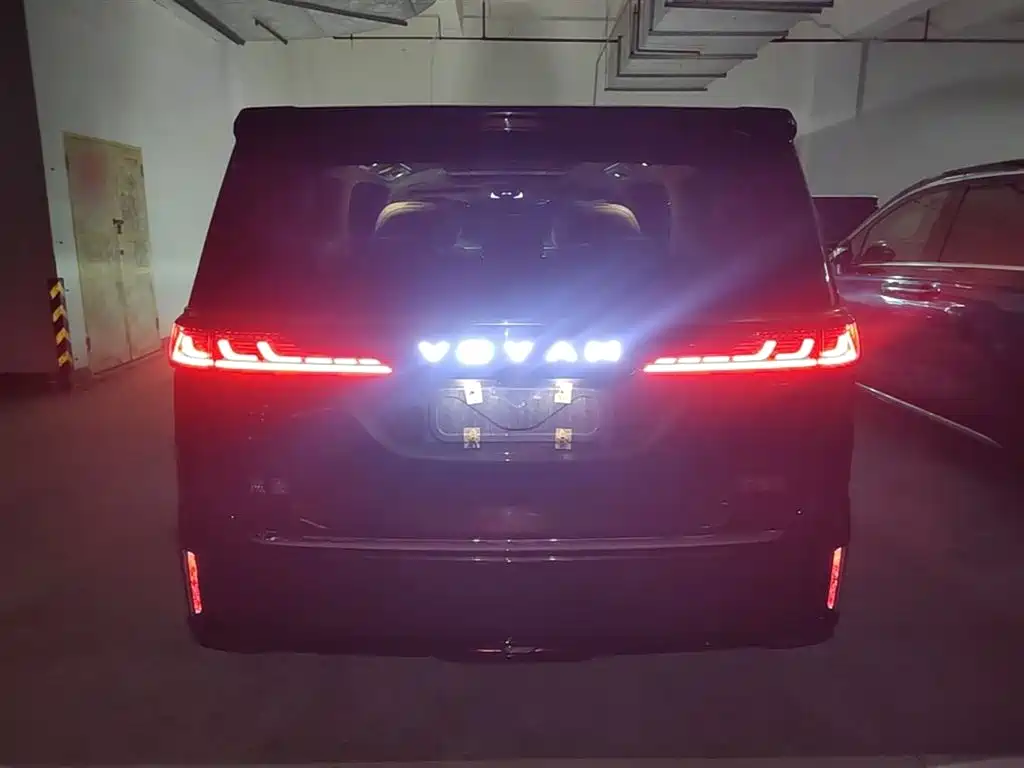 Voyah Auto Voyah Dreamer 2025 PHEV AWD Flagship Kunpeng Edition фото 6