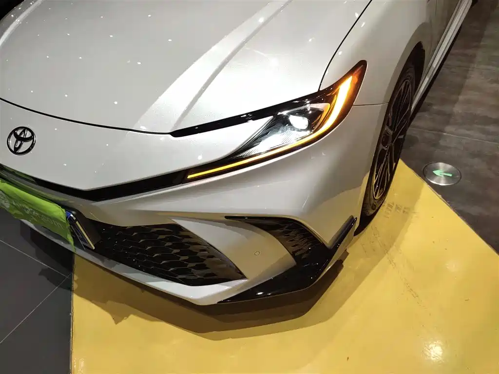 Toyota Camry 2026 Hybrid 2.0HSE Sport Lite Edition фото 24