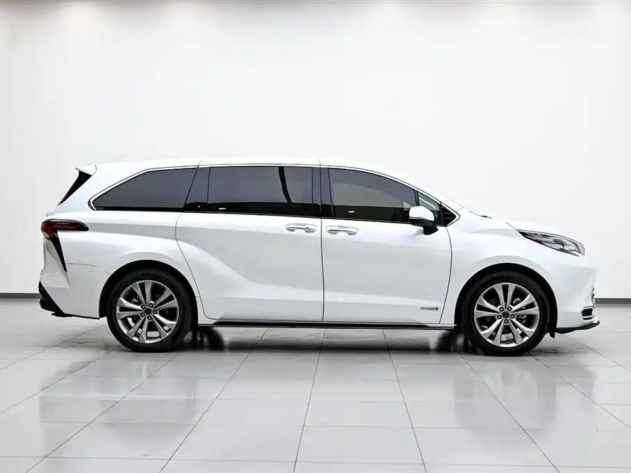 Toyota Sienna 2021 2.5L Hybrid Premium Edition фото 6