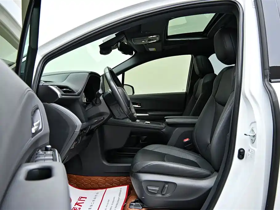 Toyota Sienna 2021 2.5L Hybrid Premium Edition фото 11