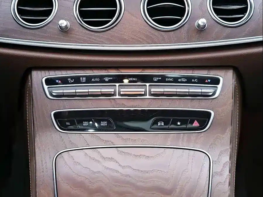 MERCEDES-BENZ E CLASS