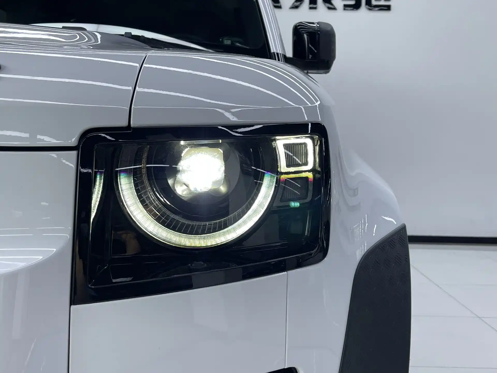 Photo 27 - Land Rover Defender