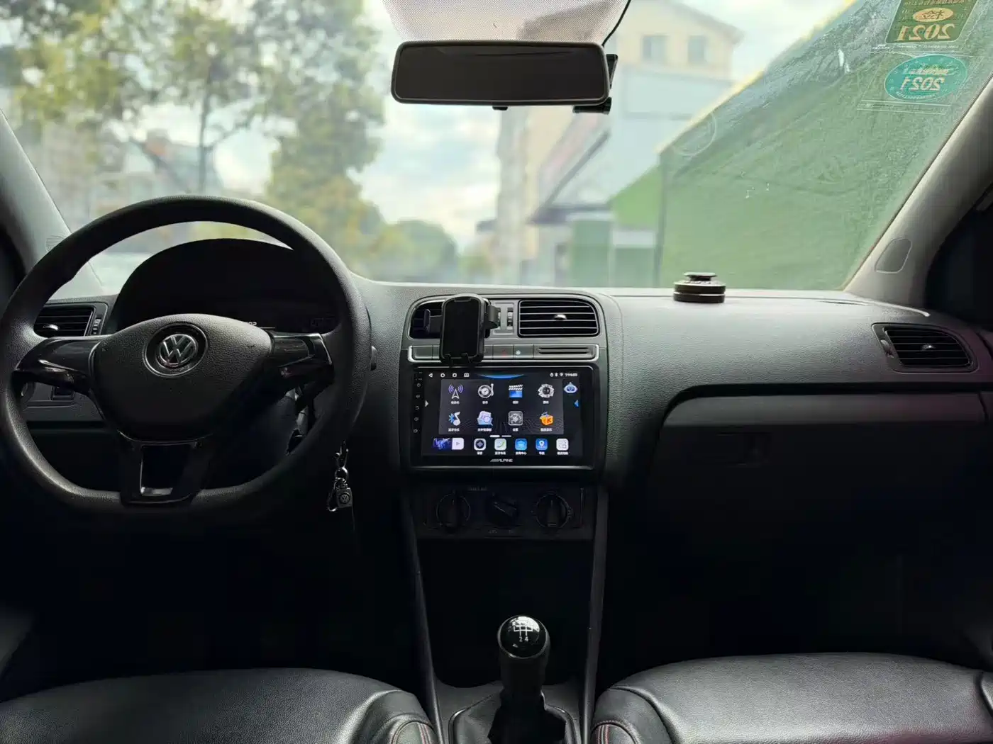 Volkswagen Polo 2016 1.4L Manual Trend фото 5