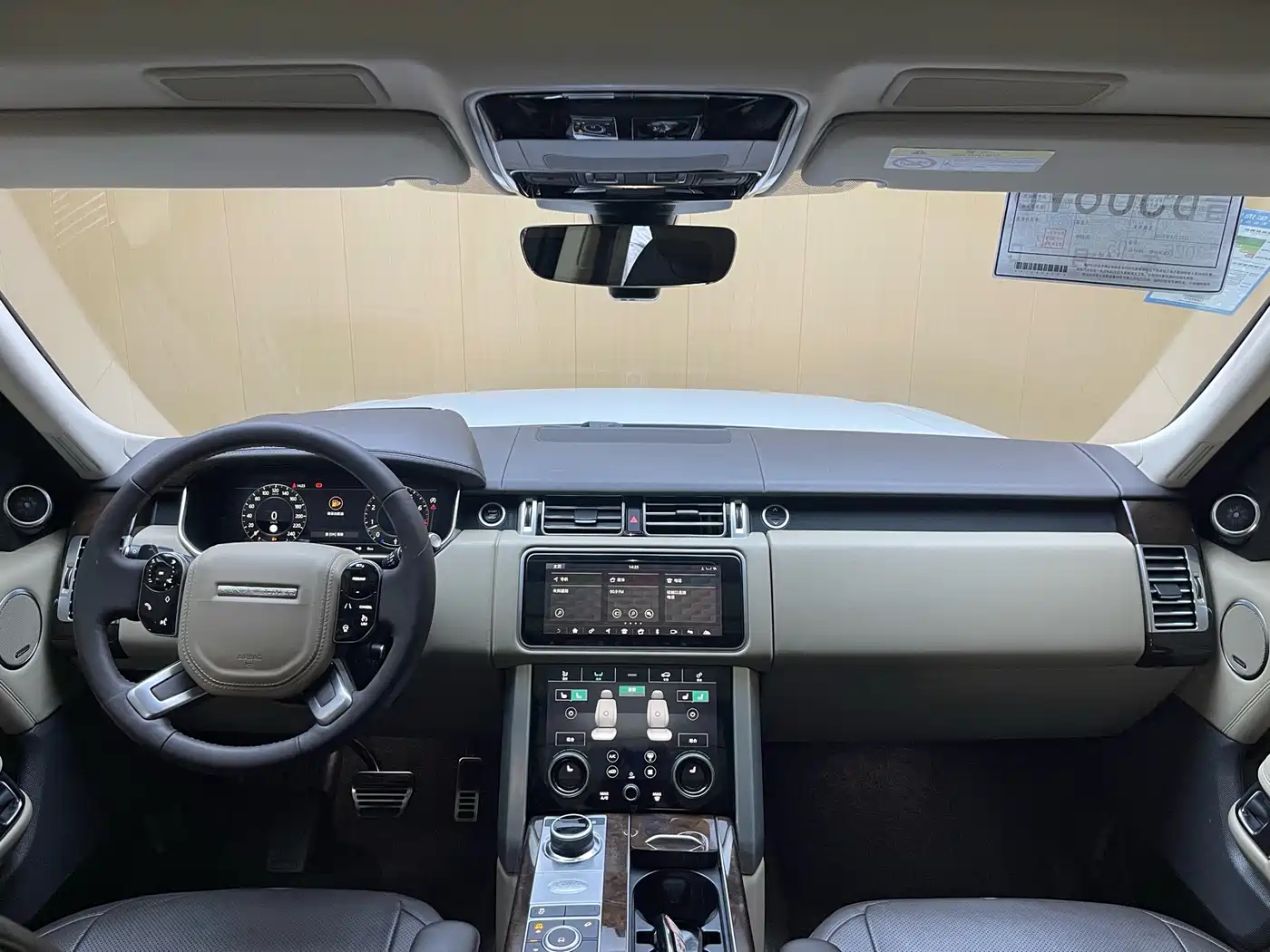 Land Rover Range Rover 2022 3.0 L6 400PS Heritage Extended Classic Edition фото 5