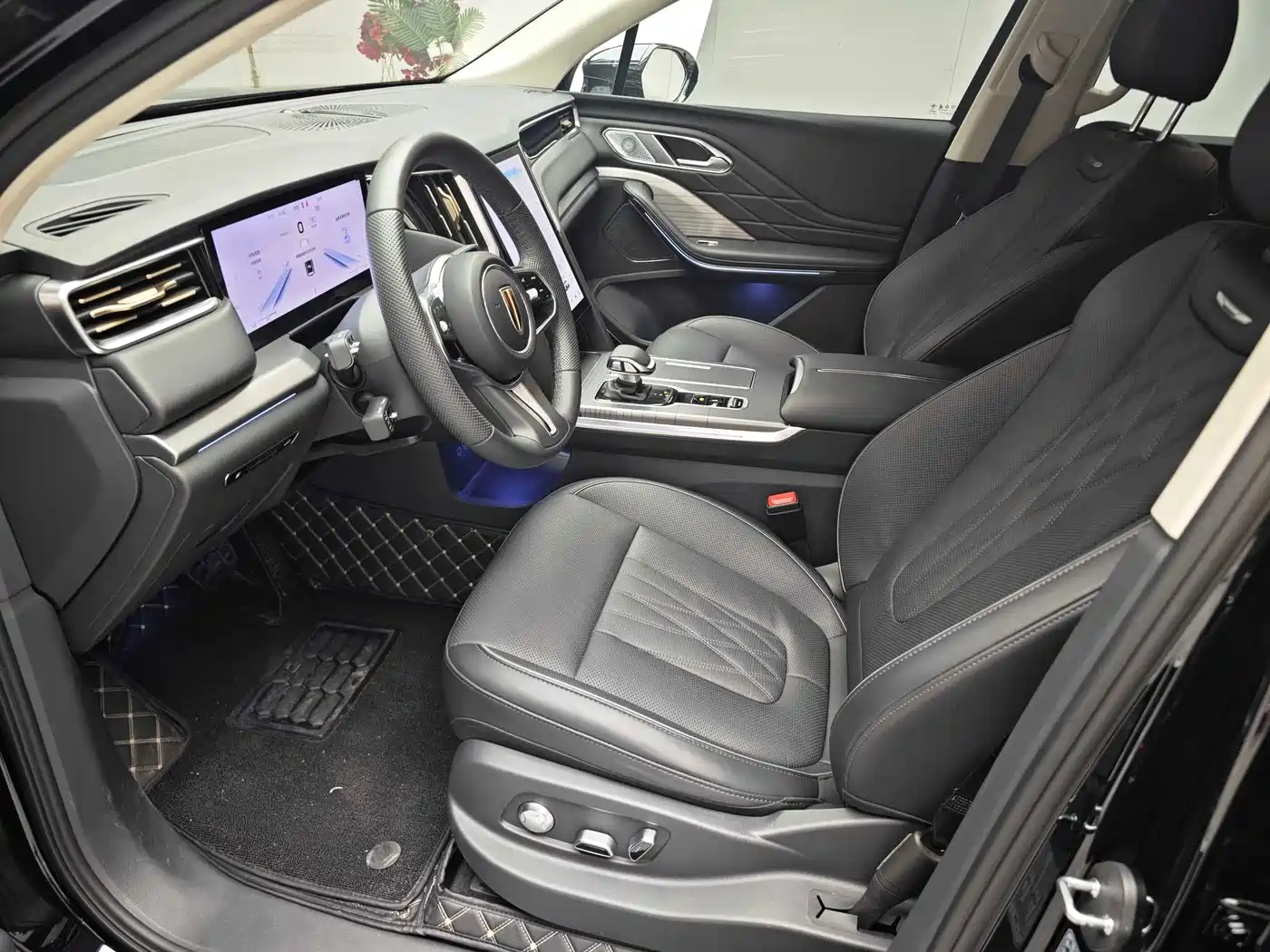 Hongqi HS7 PHEV 2024 2.0T PHEV 4WD Flagship Edition 6-seater фото 6