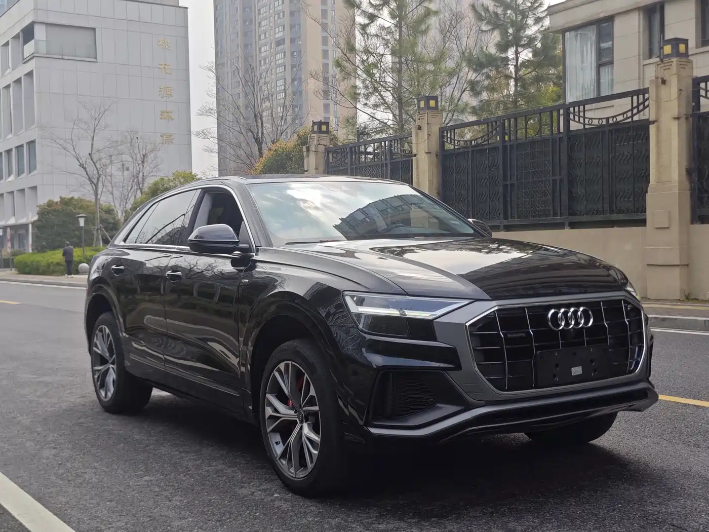 AUDI Q8