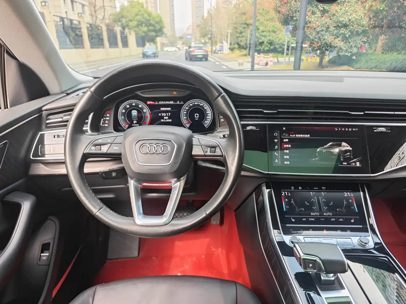 AUDI Q8