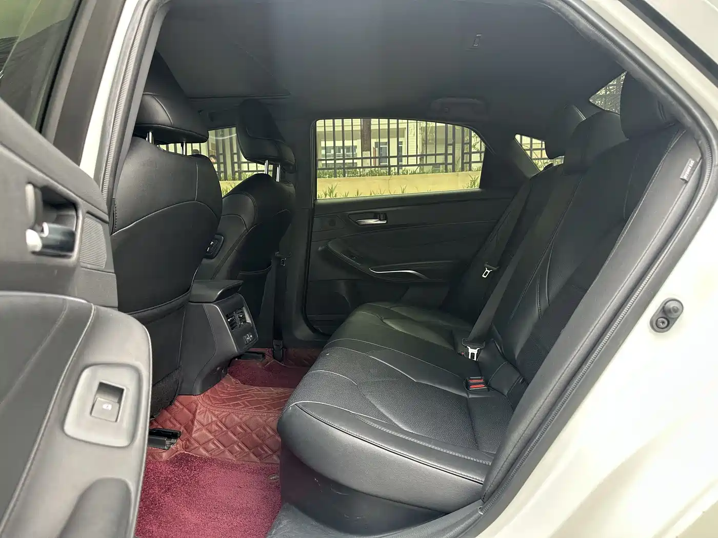 Toyota Avalon 2022 Hybrid 2.5L Luxury Edition фото 4