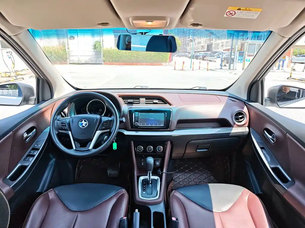 Venucia M50V 2017 2017 1.6L XL CVT Luxury