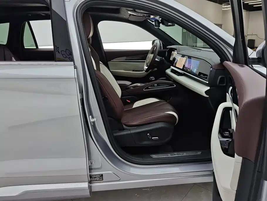 Фото 8 - Geely Monjaro