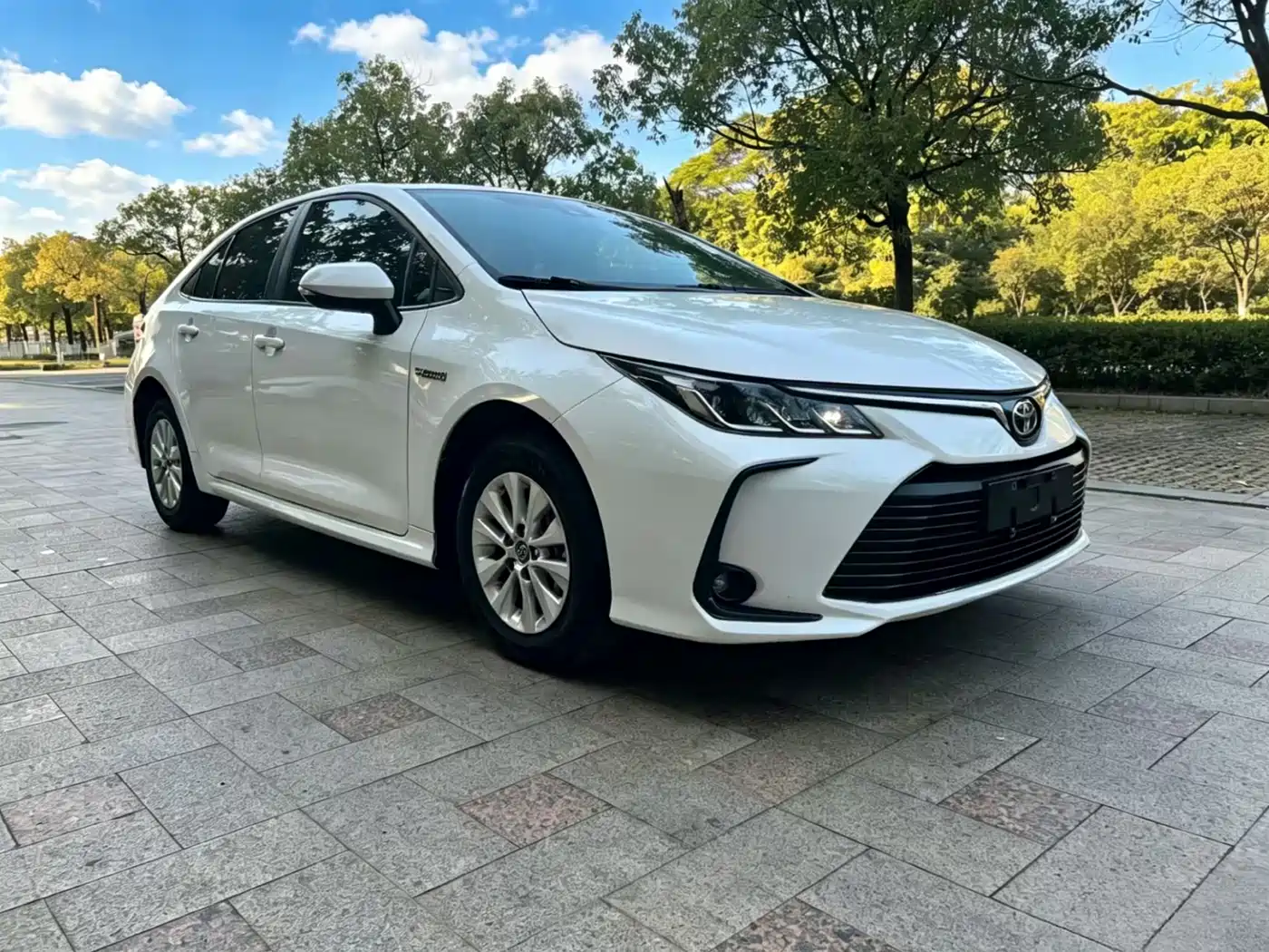 Toyota Corolla 2022 Hybrid 1.8L E-CVT Pioneer Edition фото 3