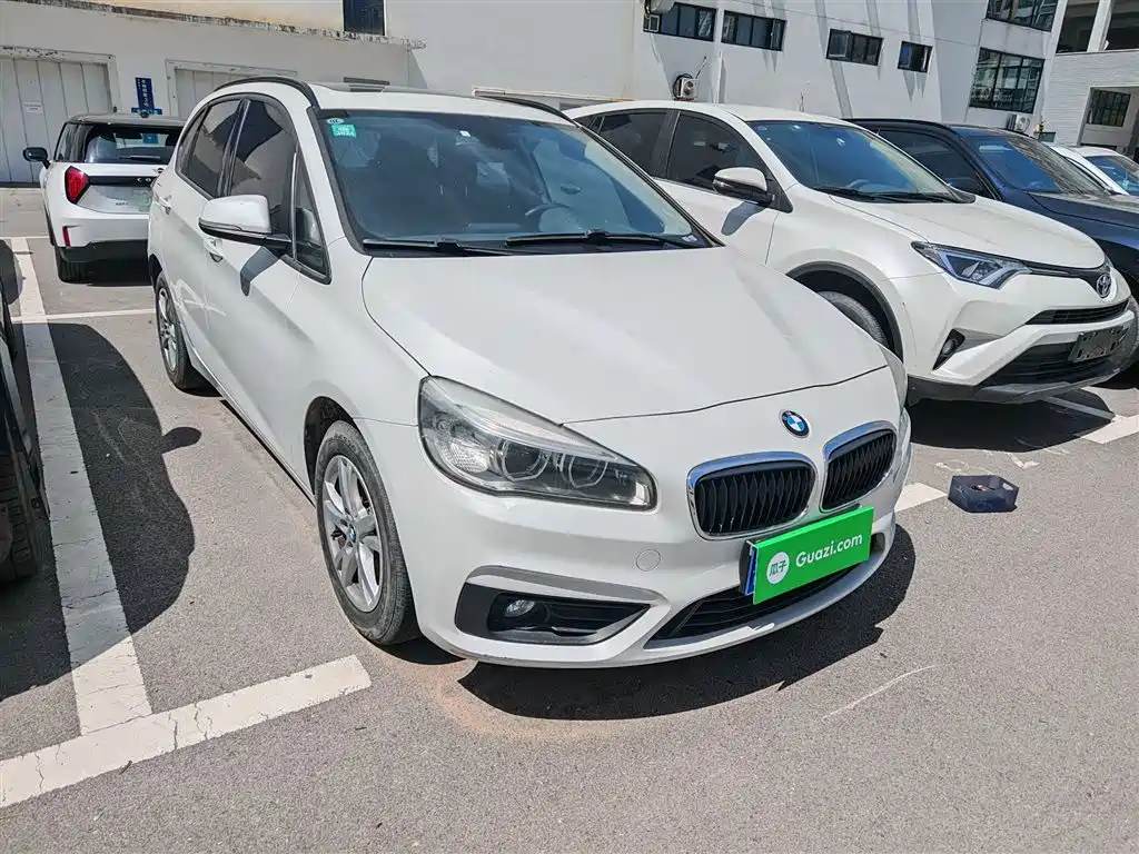 BMW 2 Series Touring 2016 218i Leading фото 21