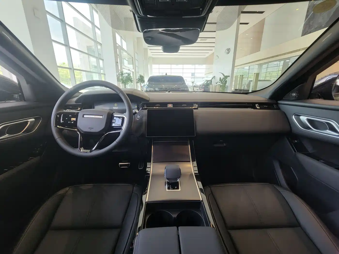 Land Rover Range Rover Velar 2026 Model 250PS Dynamic SE фото 15