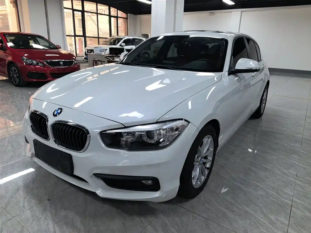 BMW 1 Series (Import) 2018 118i Leading фото 2