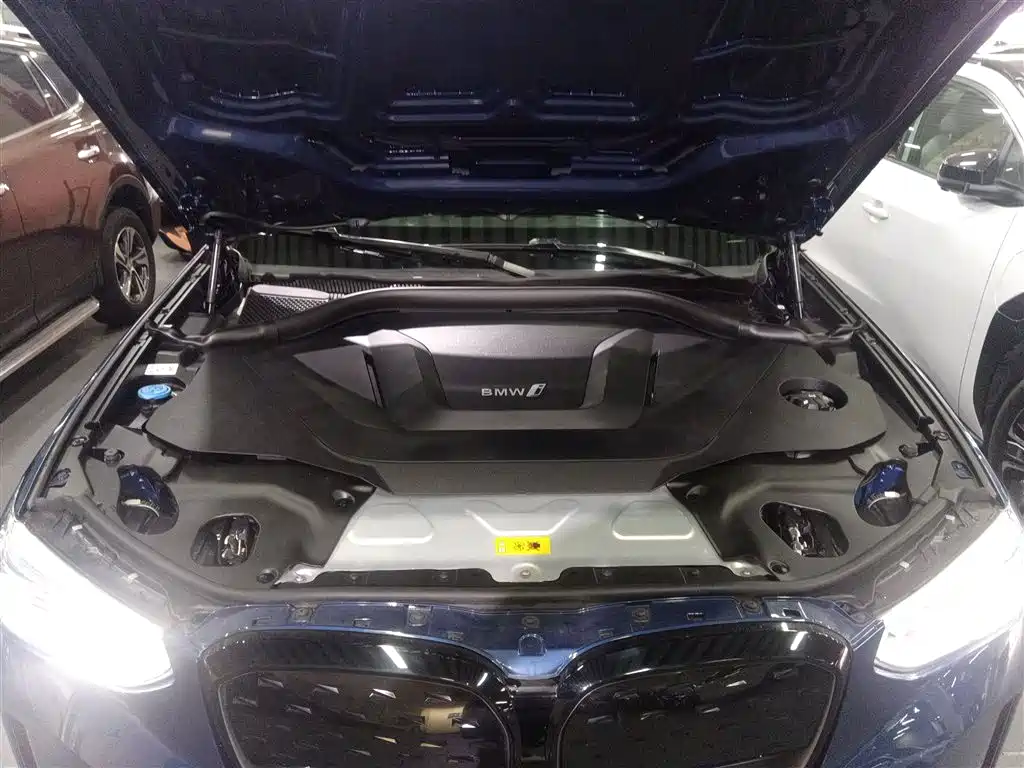 BMW iX3 2021 Facelift Leading фото 16