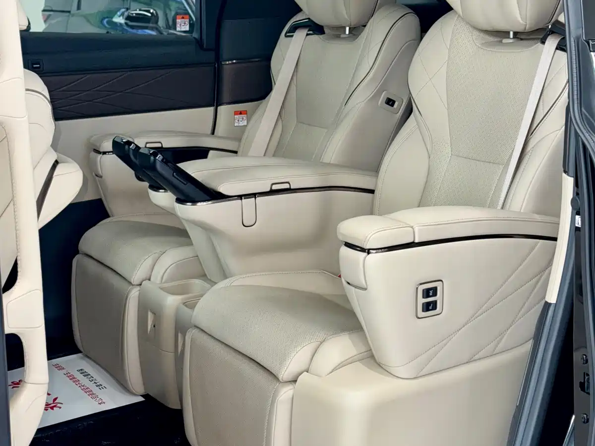 Toyota Vellfire 2024 Crown Hybrid 2.5L Executive Premium Edition фото 4