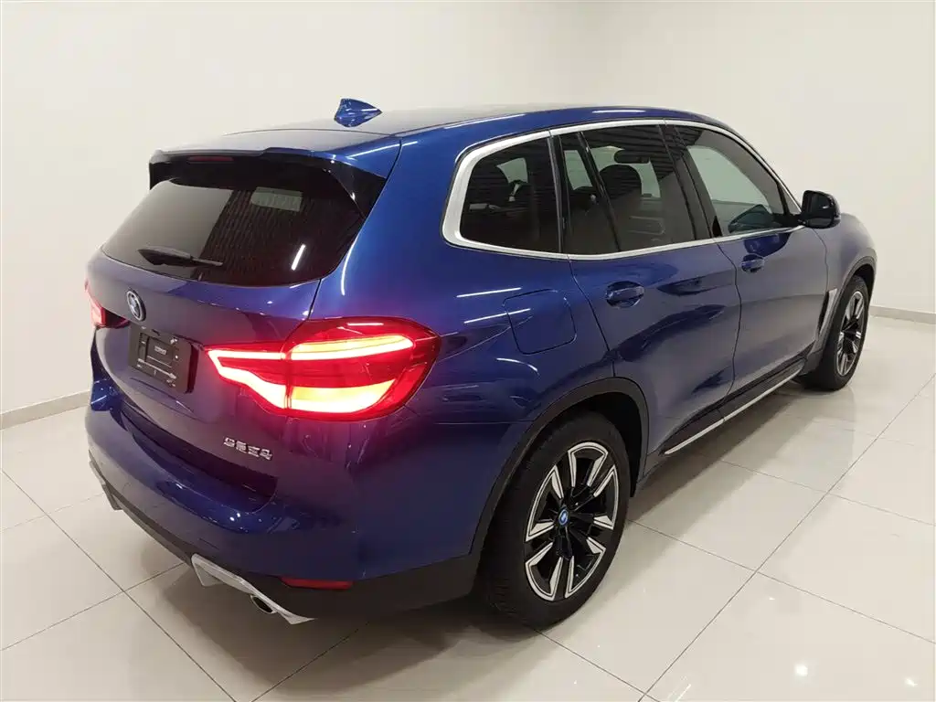 BMW iX3 2021 Facelift Leading фото 5