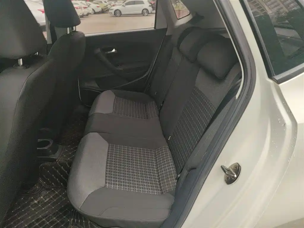 Volkswagen Polo 2018 1.5L Auto Comfort фото 13