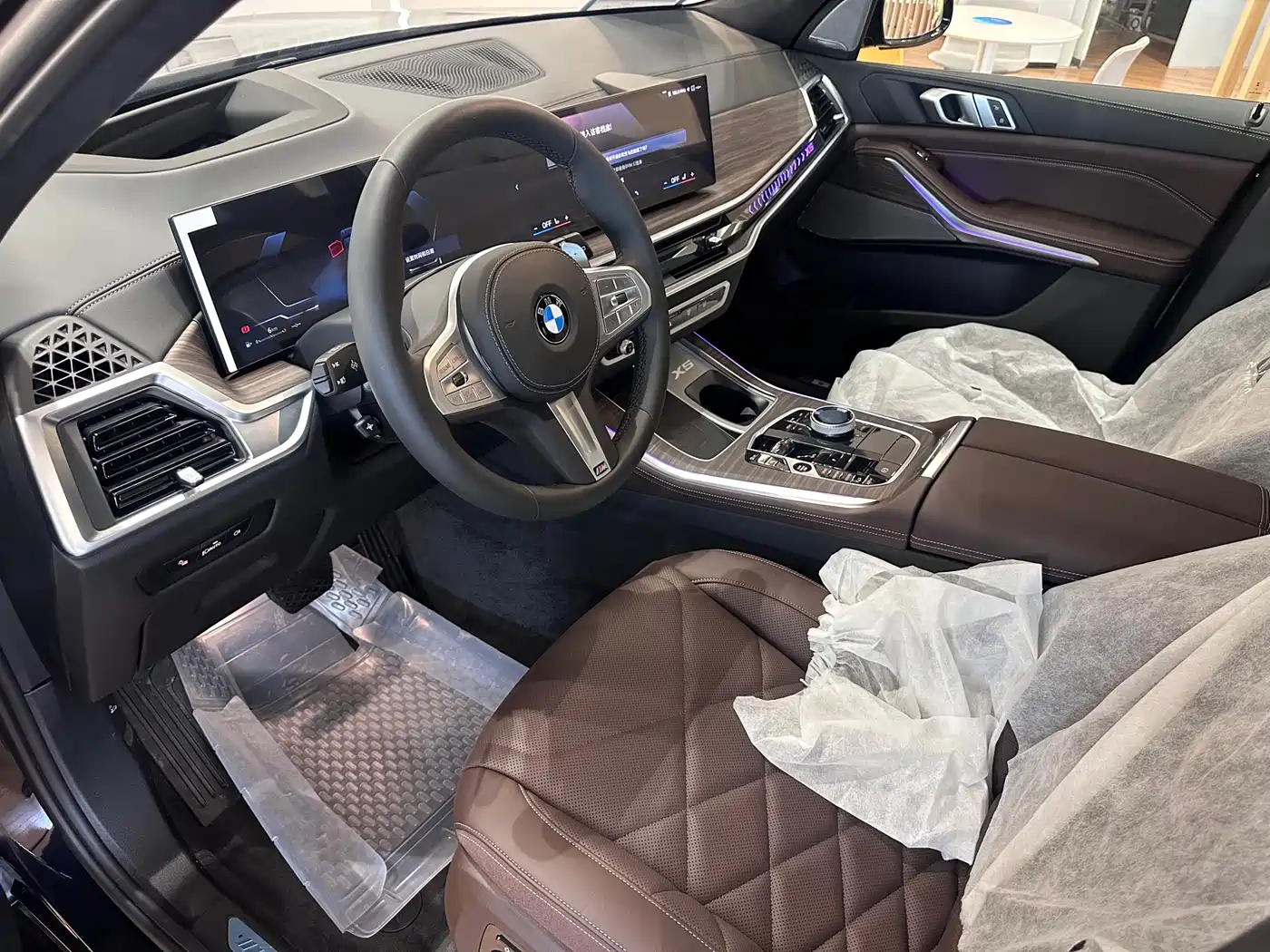 BMW X5 2025 Model xDrive 40Li M Sport Blackout Package фото 6