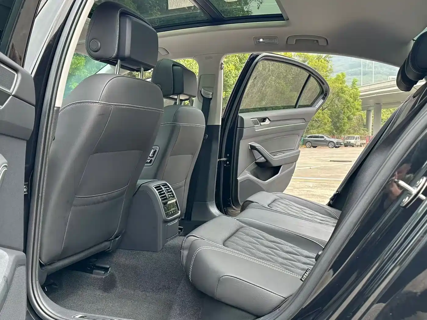 VOLKSWAGEN MAGOTAN GTE PLUG IN HYBRID