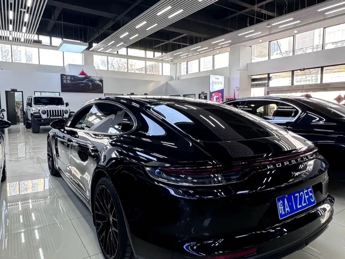 صورة 21 - Porsche Panamera