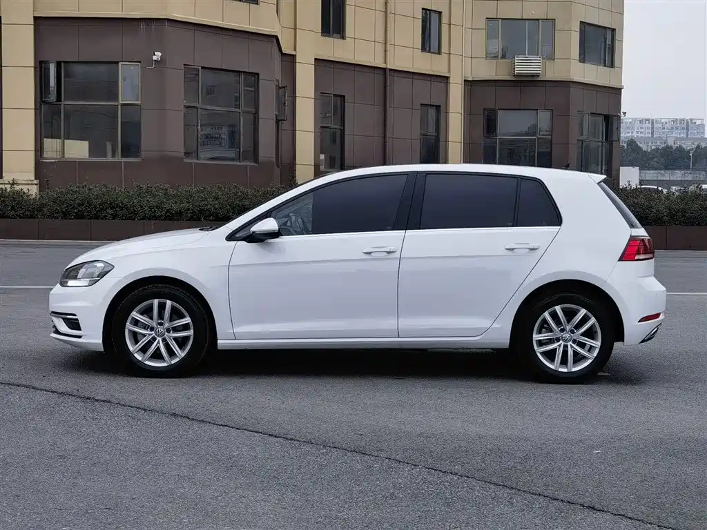 Volkswagen Golf 2018 230TSI Automatic Comfort фото 23