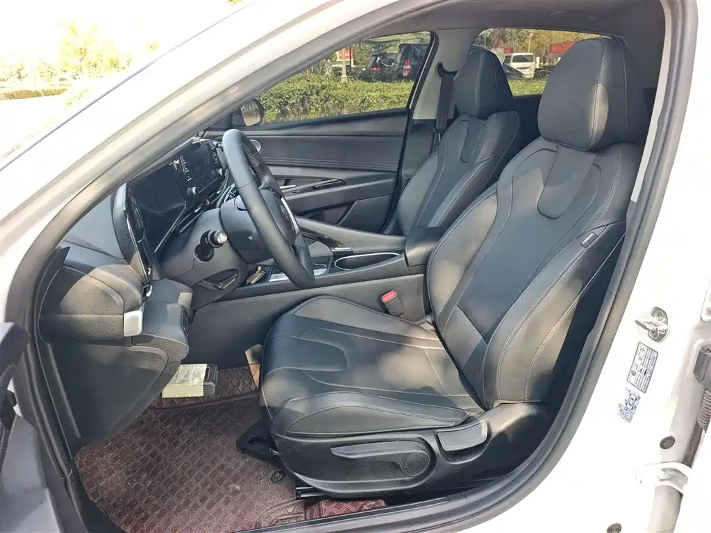 Hyundai Elantra 2022 1.5L CVT GLX Elite Edition фото 15