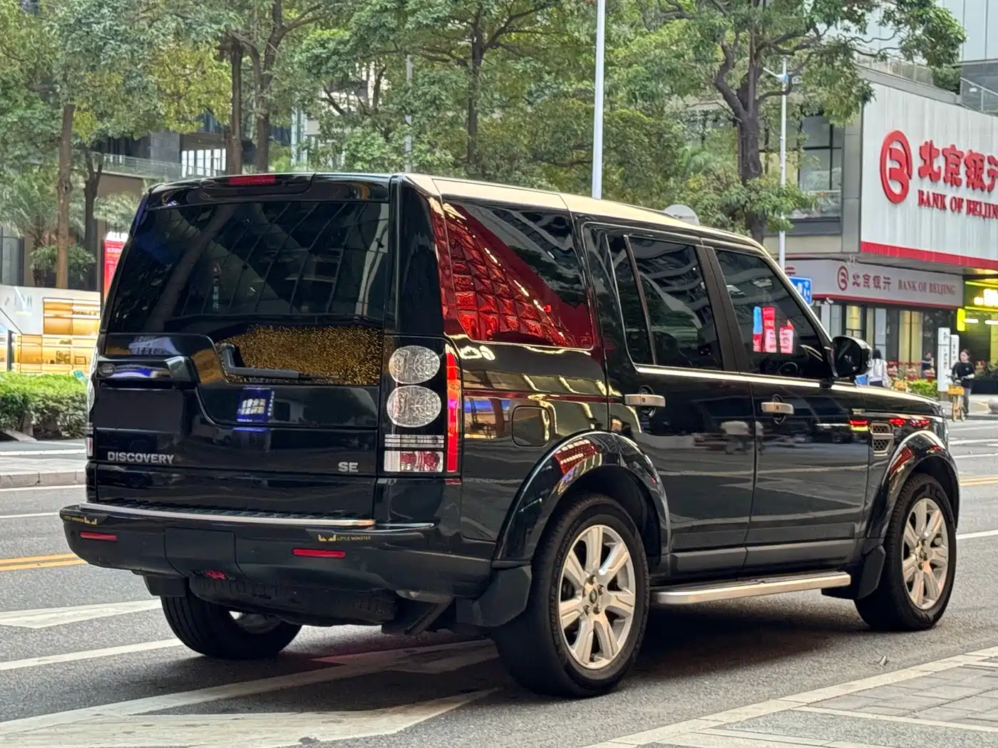 Land Rover Discovery 2015 3.0 SC V6 SE фото 4