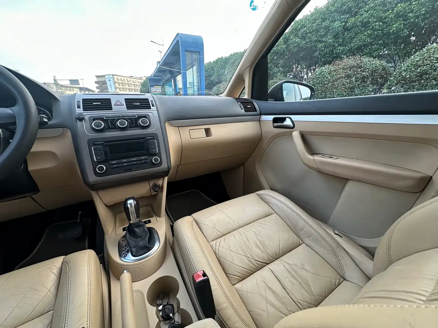 Volkswagen Touran 2011 1.4T DSG Intelligent Elite 5-seater фото 12