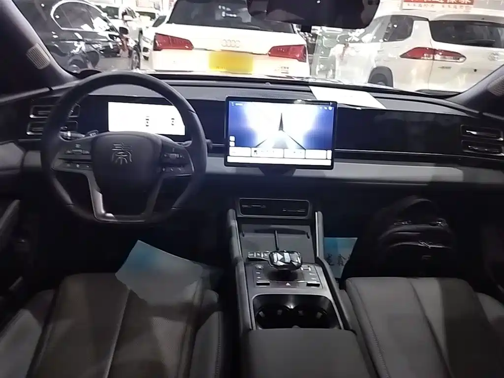 BYD Qin L 2025 DM-i Smart Drive Edition 120KM Leading фото 10