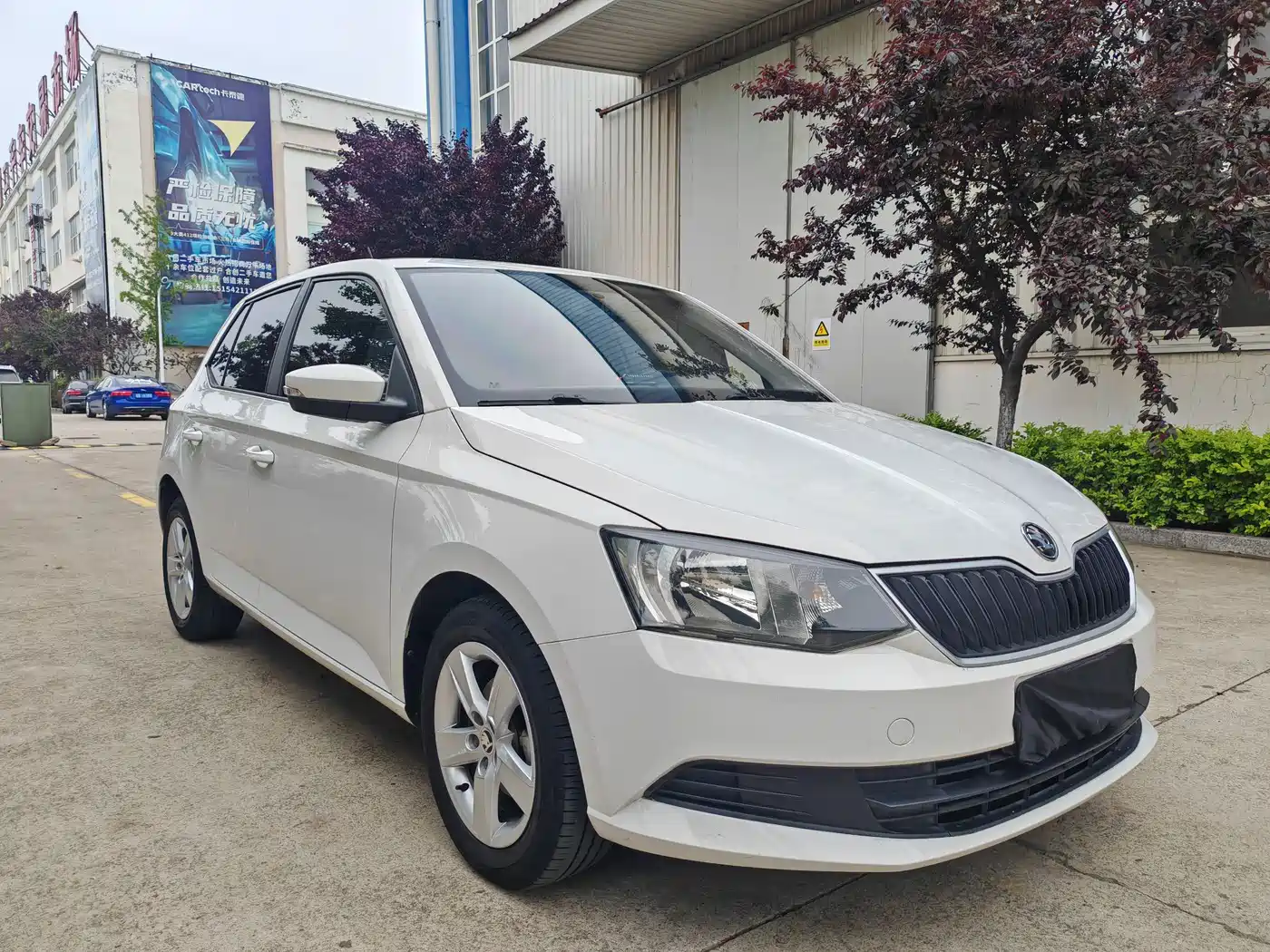 Škoda Fabia 2017 1.4L Auto Car Enjoy Edition фото 3