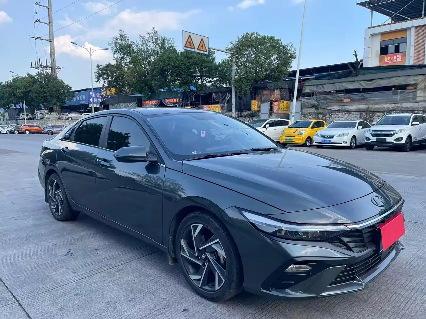Hyundai Elantra 2023 1.5L CVT GLX Elite Edition фото 3