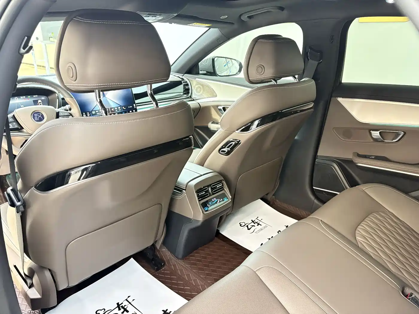 BYD Han 2025 DM-i 125KM Elite фото 10