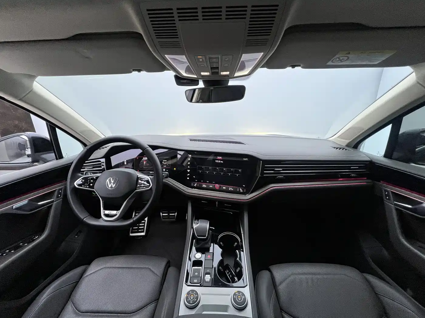 VOLKSWAGEN TOUAREG