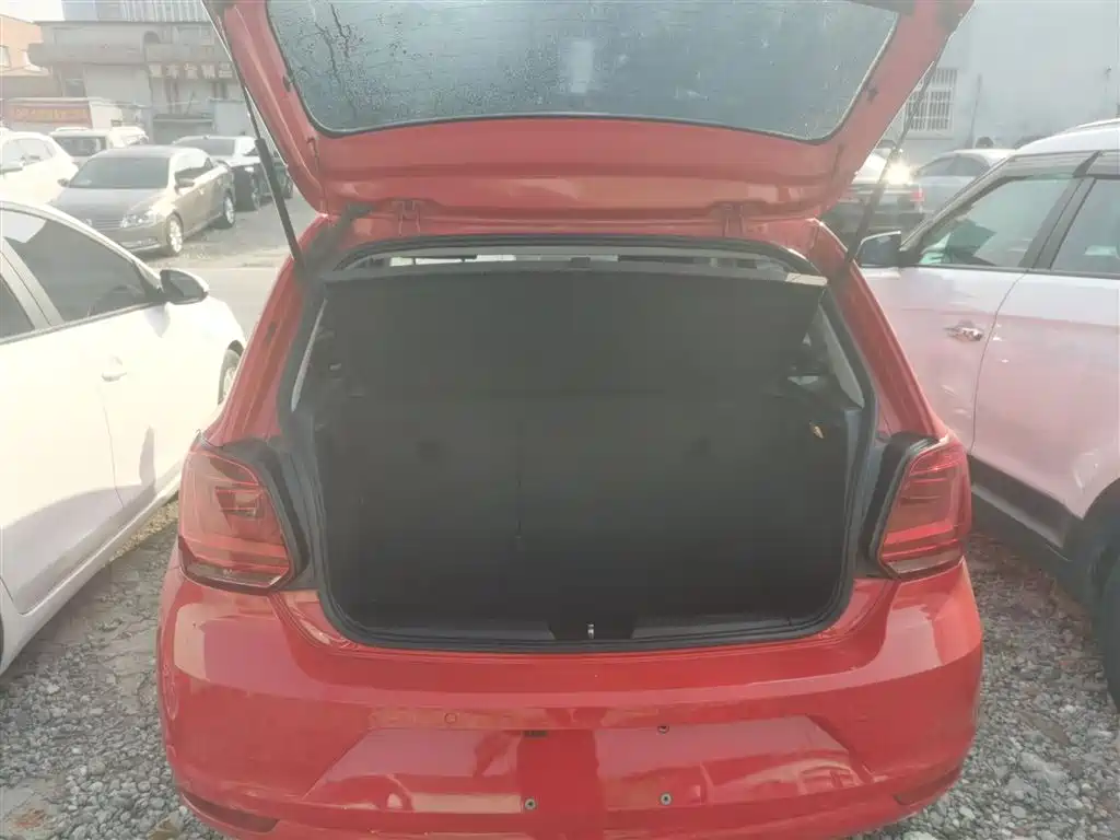 Volkswagen Polo 2014 1.6L Automatic Comfort Edition фото 15
