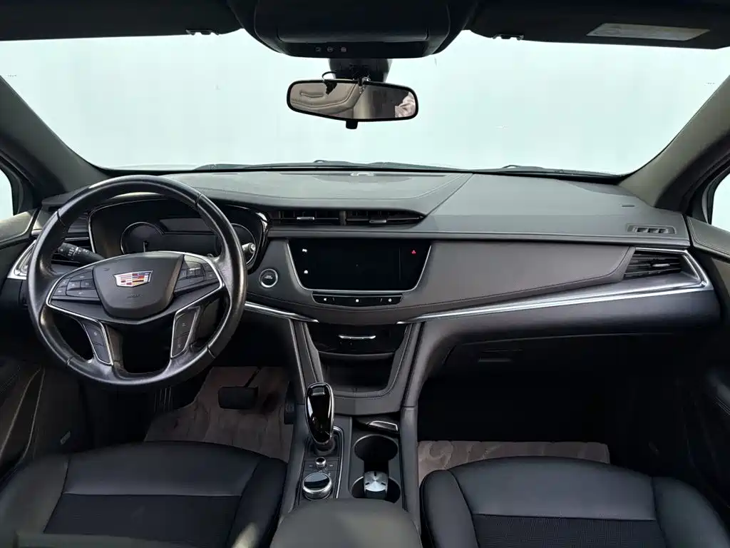 Photo 11 - Cadillac XT5