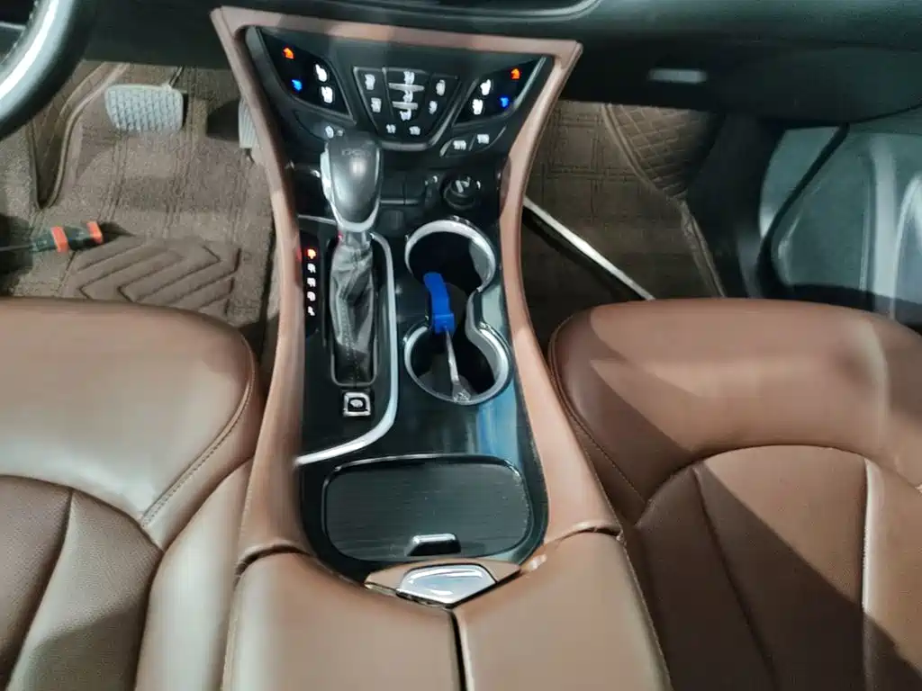 Фото 14 - Buick Envision Plus
