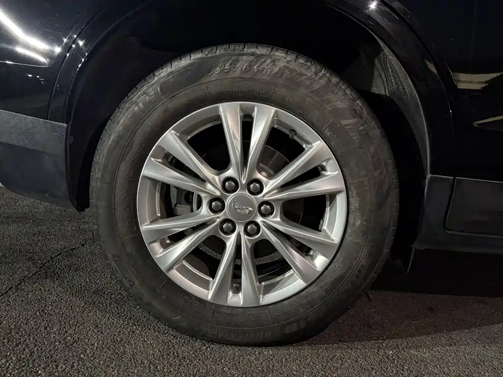 Photo 18 - Cadillac XT5