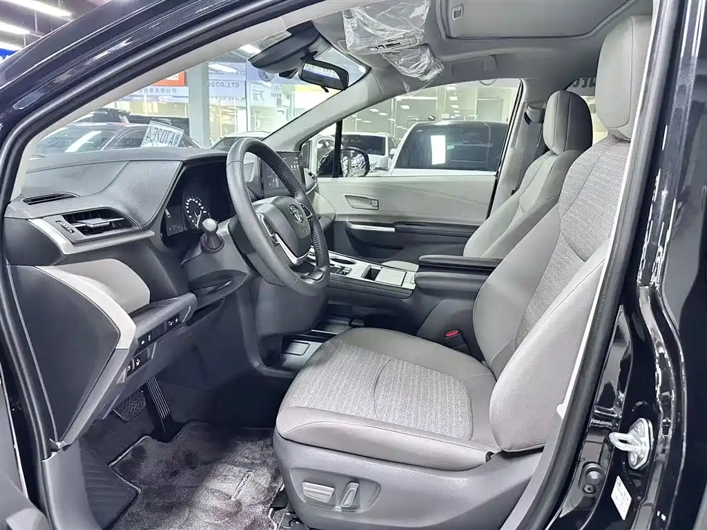 Toyota Sienna 2026 Model 2.5L Hybrid 2WD Comfort Edition фото 14