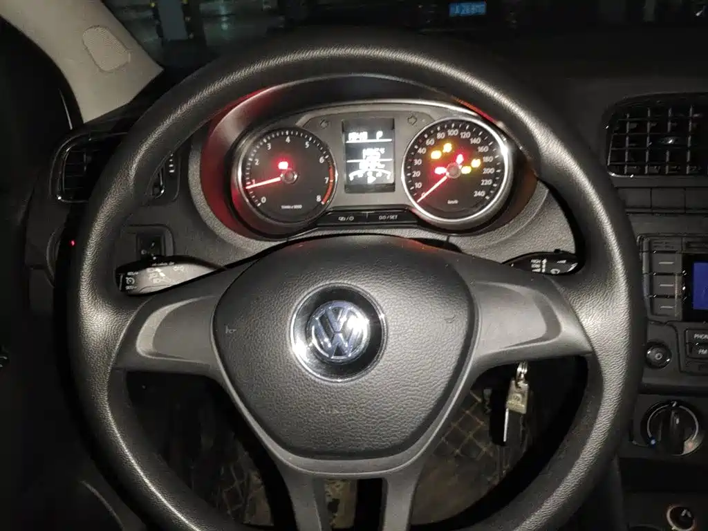 Volkswagen Polo 2014 1.6L Automatic Comfort Edition фото 3