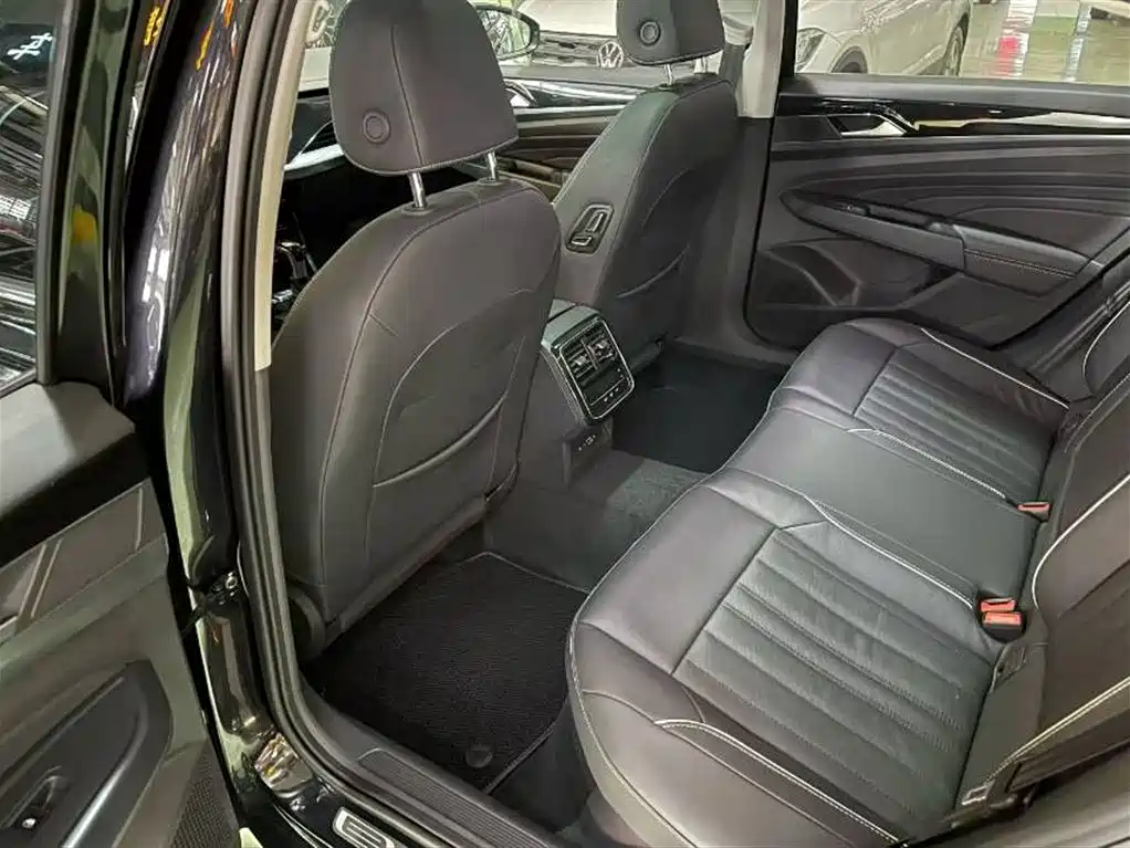 Volkswagen Passat 2022 330TSI Elite Edition фото 6