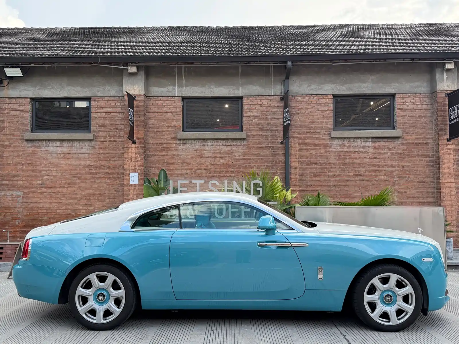 Фото 14 - Rolls-Royce Wraith