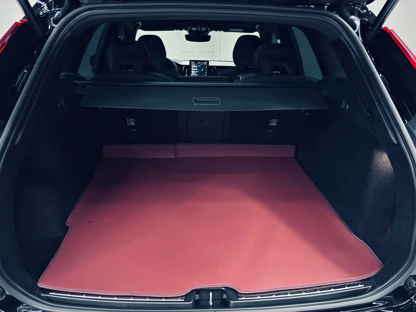 Volvo XC60 2026 Model B5 AWD Ultimate Midnight Black фото 17