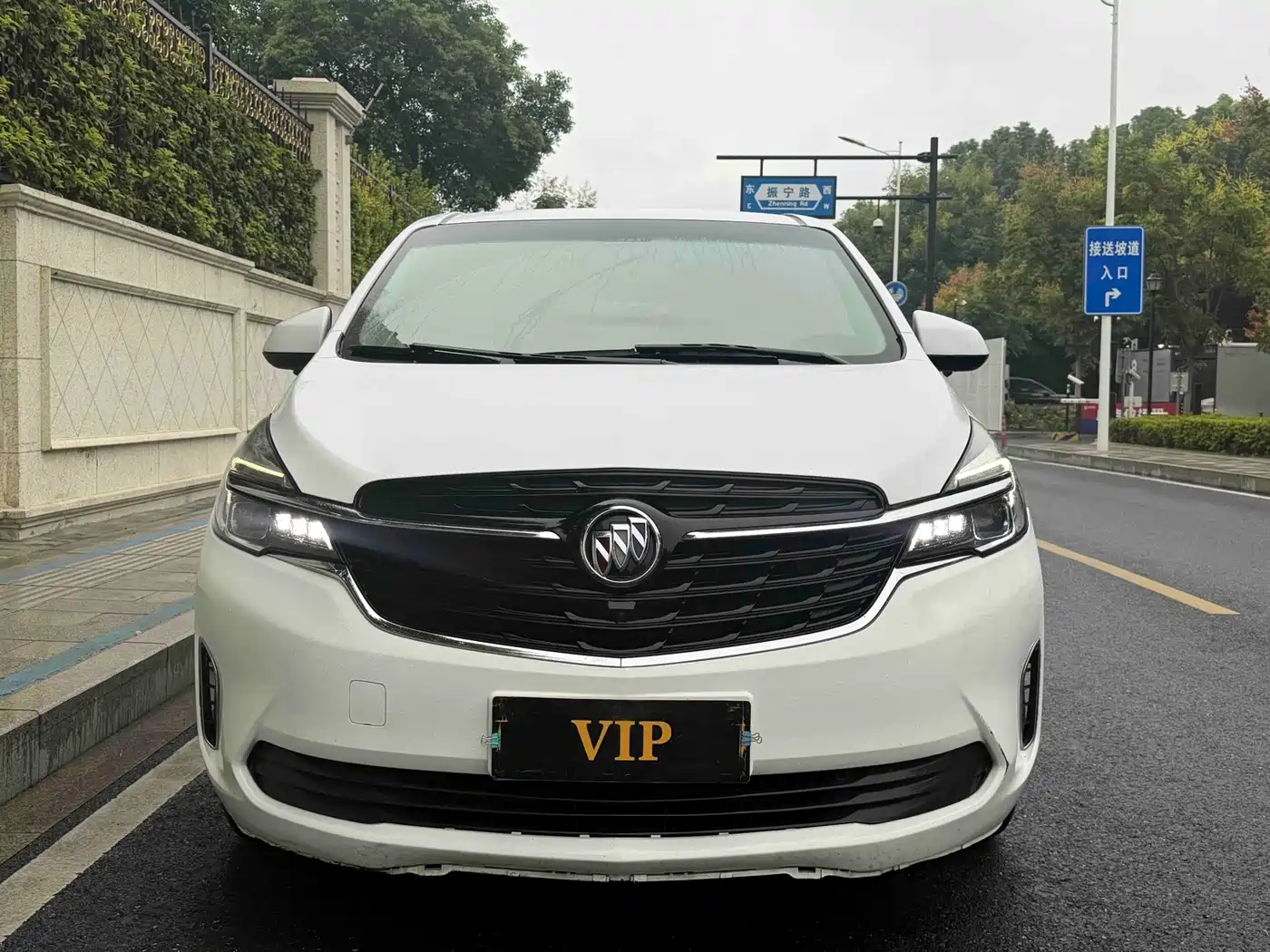 Фото 2 - Buick GL8