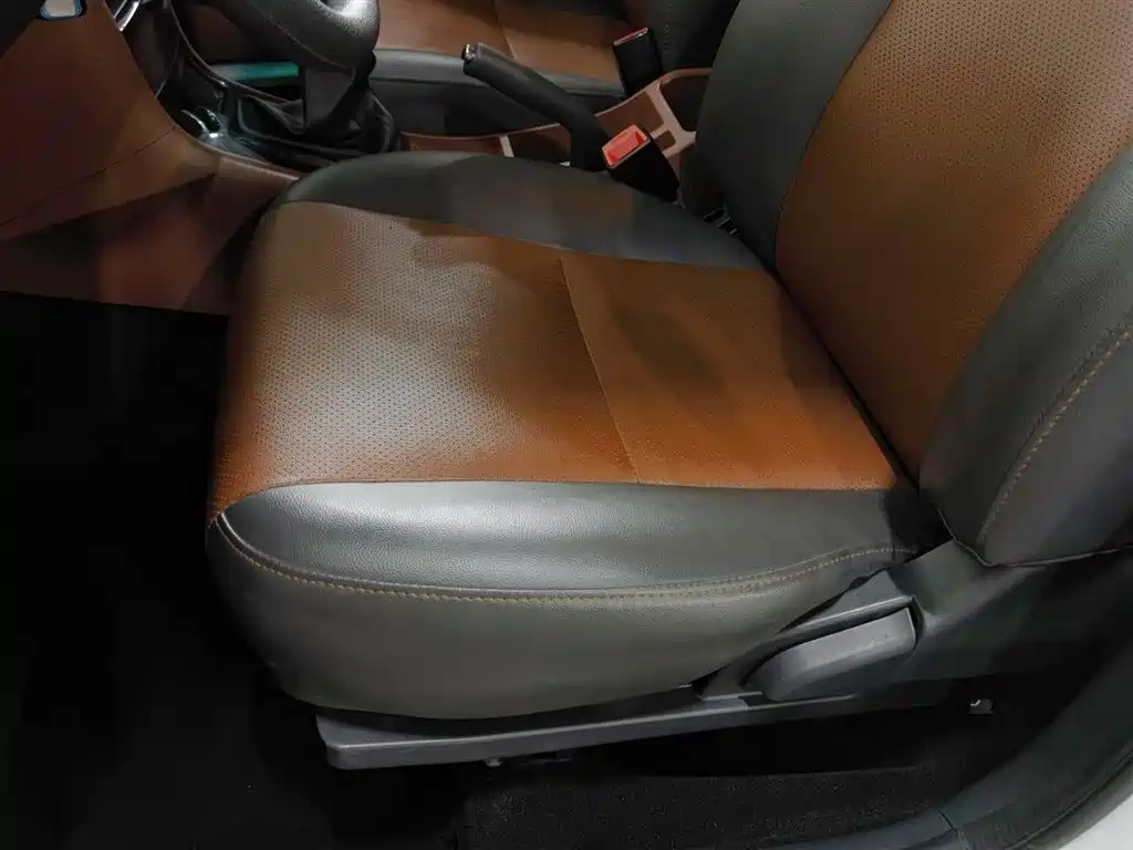 BYD F3 2012 Energy-saving Edition 1.5L Manual Comfort фото 20