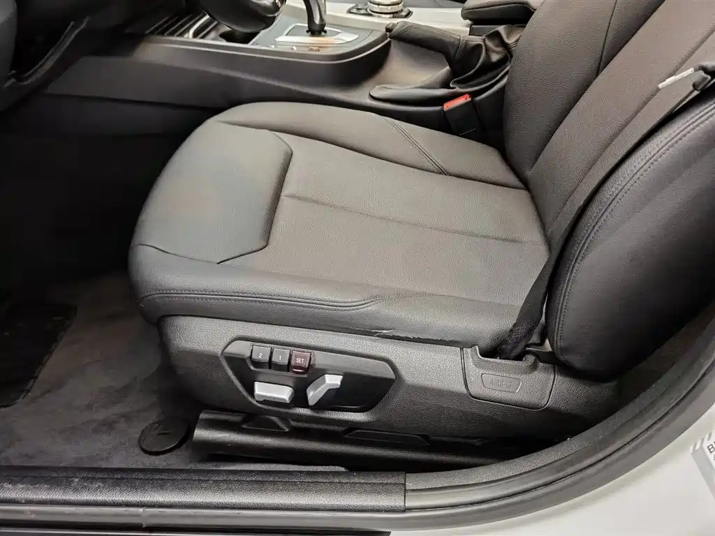 BMW 3 Series 2016 320i Fashion Model фото 20
