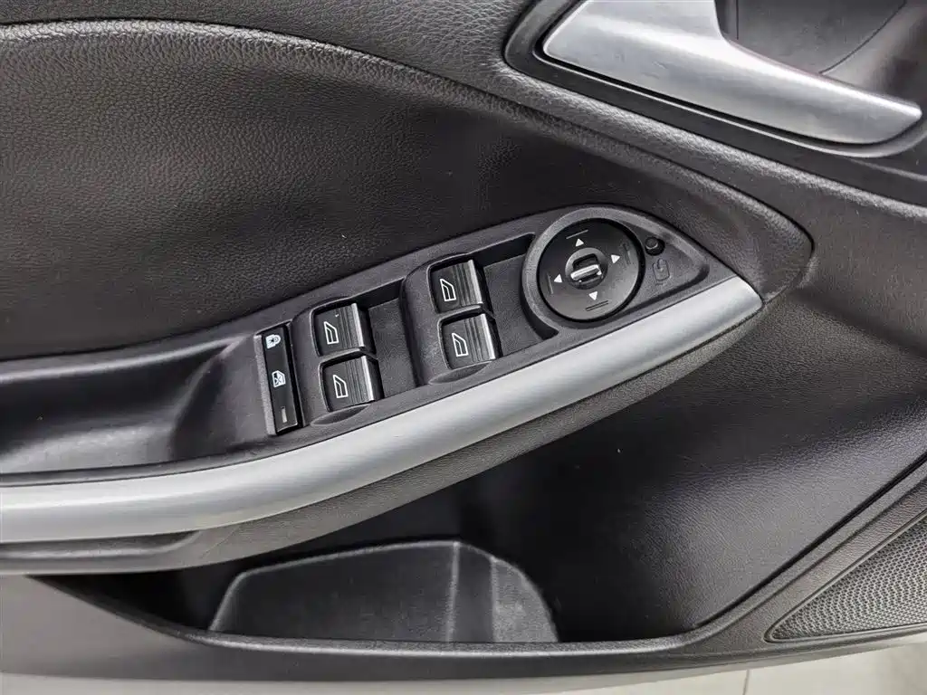 Ford Focus 2015 Hatchback EcoBoost 180 Automatic Sport фото 9