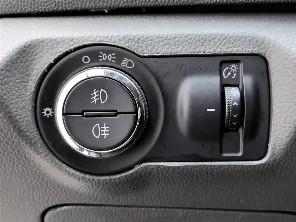 Chevrolet Cruze 2014 1.6L SL Million Commemorative Edition AT фото 21